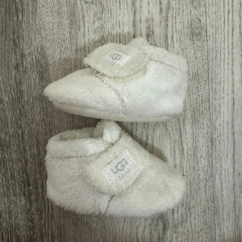 UGG white  baby Shoes
